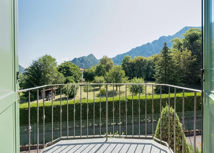Spacious In Idro With Shared Pool Apartment *