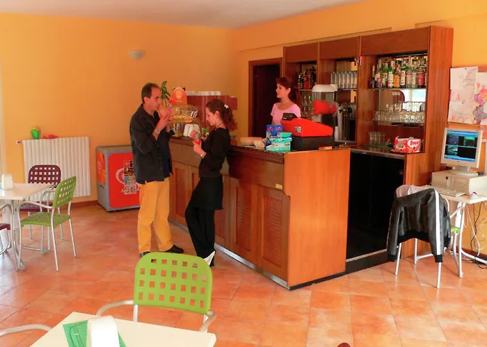 Spacious In Idro With Shared Pool Apartment Crone