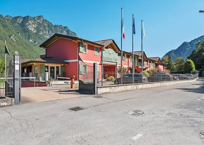 شقة Spacious In Idro With Shared Pool كْروني
