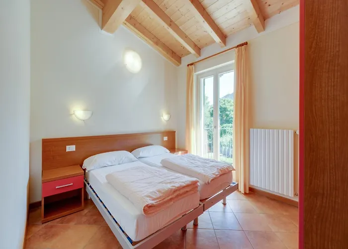 Spacious In Idro With Shared Pool * Crone