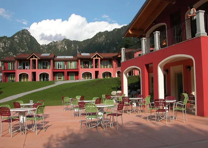 Spacious In Idro With Shared Pool Apartment *