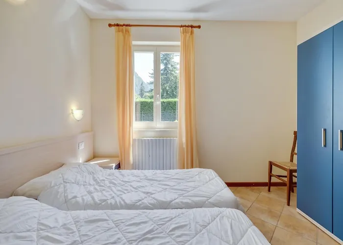 Spacious In Idro With Shared Pool * Crone