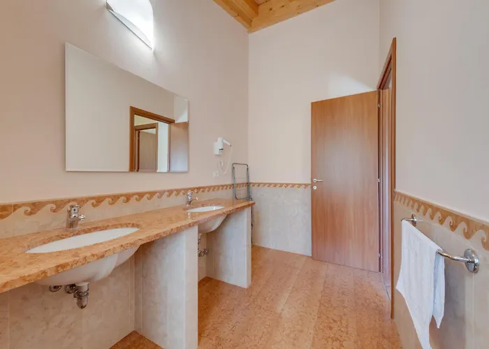 Apartment Spacious In Idro With Shared Pool Crone