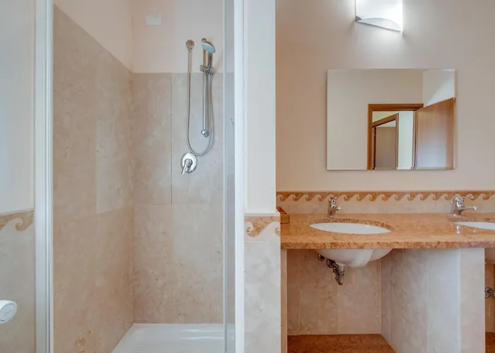 Spacious In Idro With Shared Pool Crone