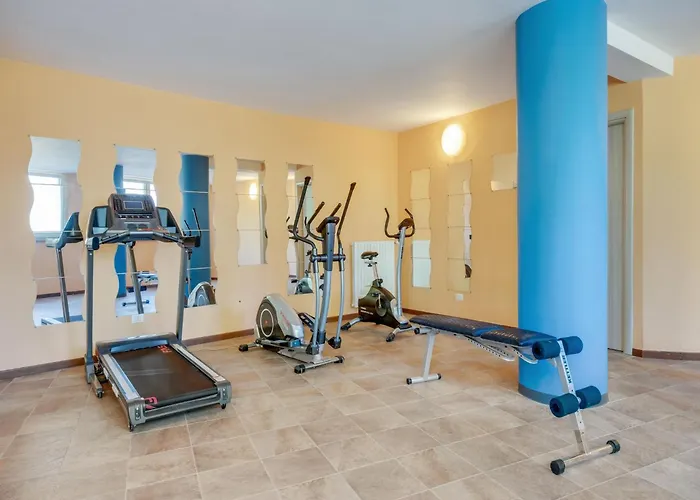 Spacious In Idro With Shared Pool كْروني