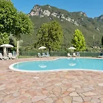 Lejlighed Spacious In Idro With Shared Pool Crone