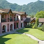 Spacious In Idro With Shared Pool Lejlighed Crone