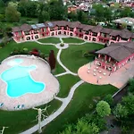 Spacious In Idro With Shared Pool Crone