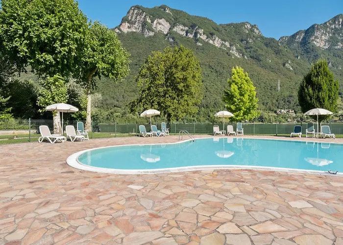 Apartament Spacious In Idro With Shared Pool *