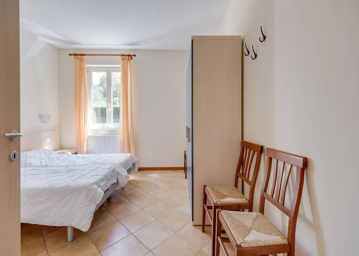 Apartament Spacious In Idro With Shared Pool *