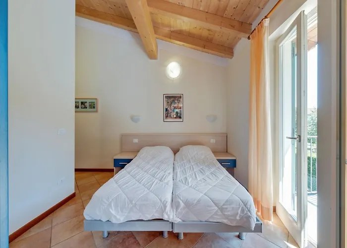 Apartament Spacious In Idro With Shared Pool Crone