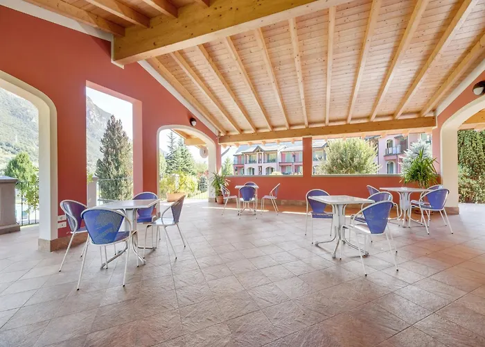 Spacious In Idro With Shared Pool * Crone